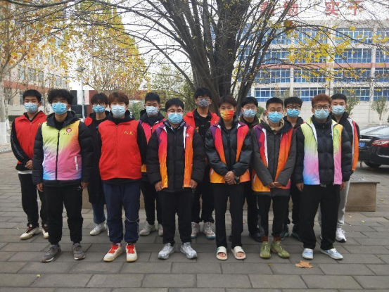 “疫情无情,人间有情”——我院学生党员志愿服务岗开展督导学生佩戴口罩主题党日活动