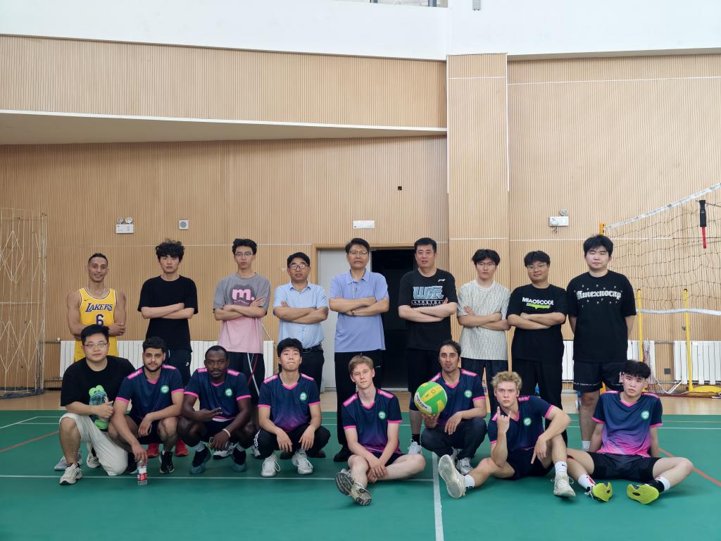 Chinese and International Students Compete in Friendly Volleyball Match